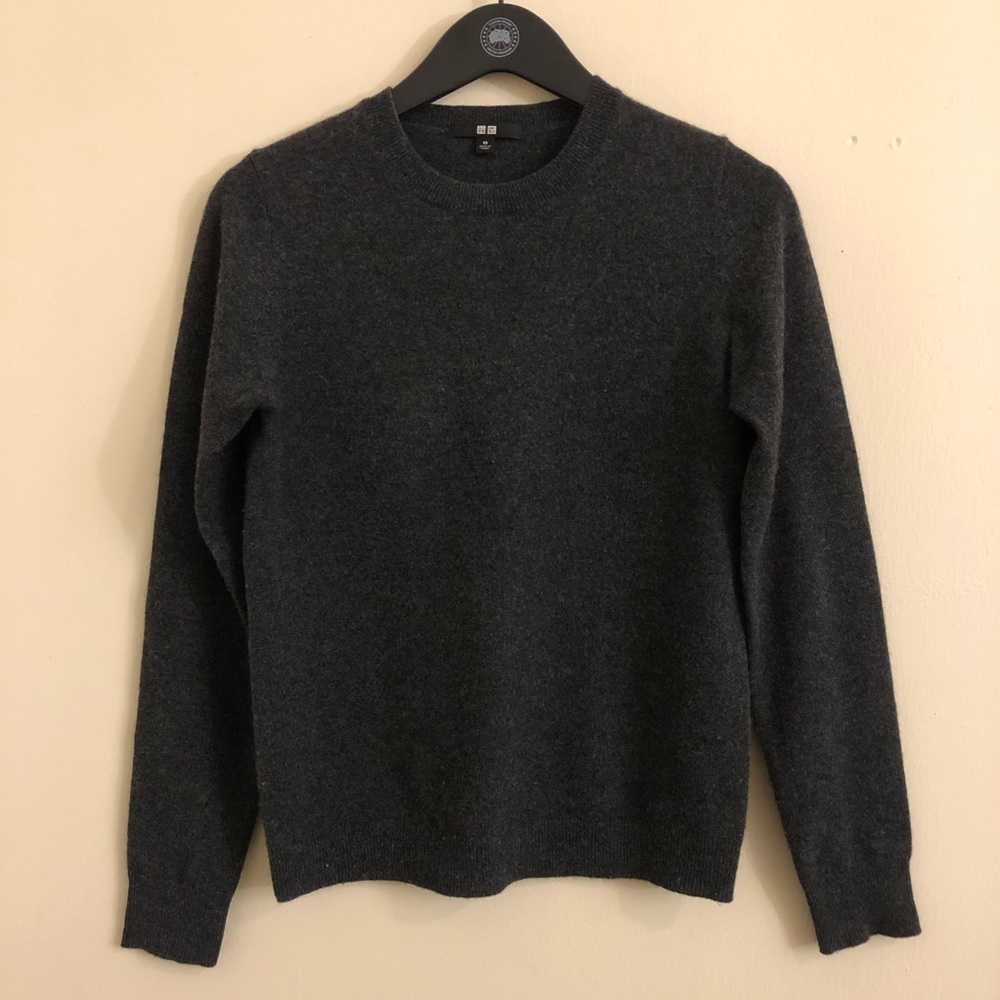 Uniqlo cashmere sweater in dark grey